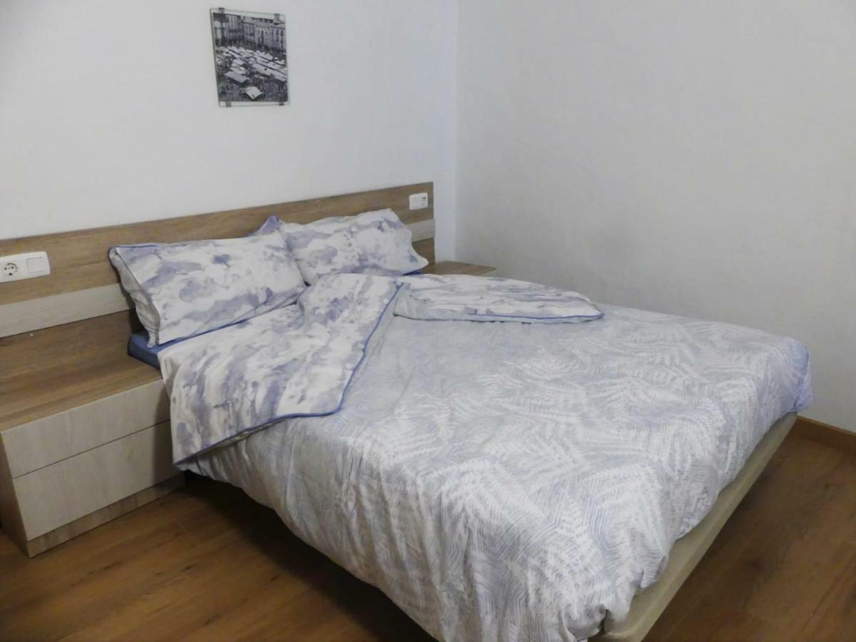 Apt 2 Acollidor Al Centre Historic De Vic Aptgarbi Buitenkant foto